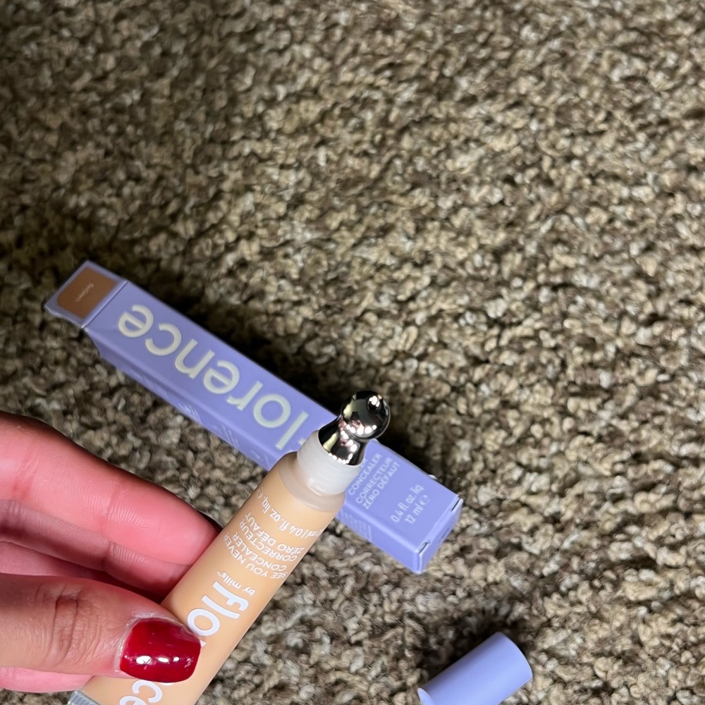Concealer - Picture 4 of 4